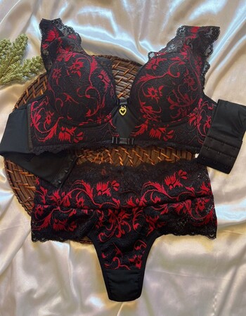 imagem CONJUNTO SUPER LUXO PRETO C VERMELHO AT40