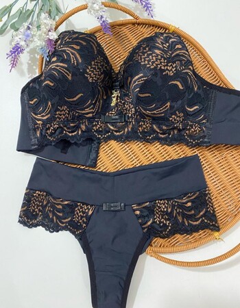 imagem CONJUNTO SUPER LUXO PRETO COM DOURADO3  AT40