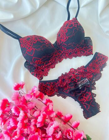 imagem CONJUNTO PREMIUM PRETO COM VERMELHO