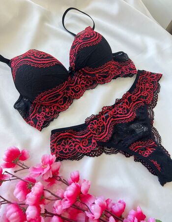 imagem CONJUNTO PREMIUM PRETO COM VERMELHO