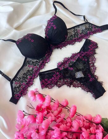 imagem CONJUNTO PREMIUM PRETO COM ROSA CHANTILLY